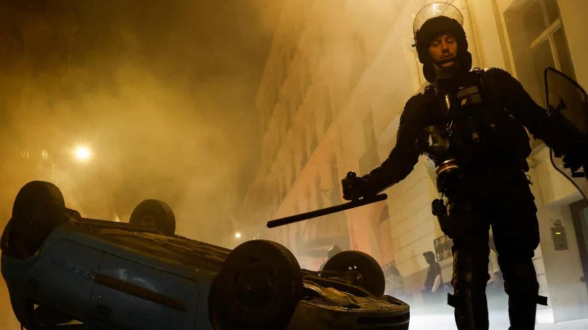 locuinta primar franta atacata protestatari