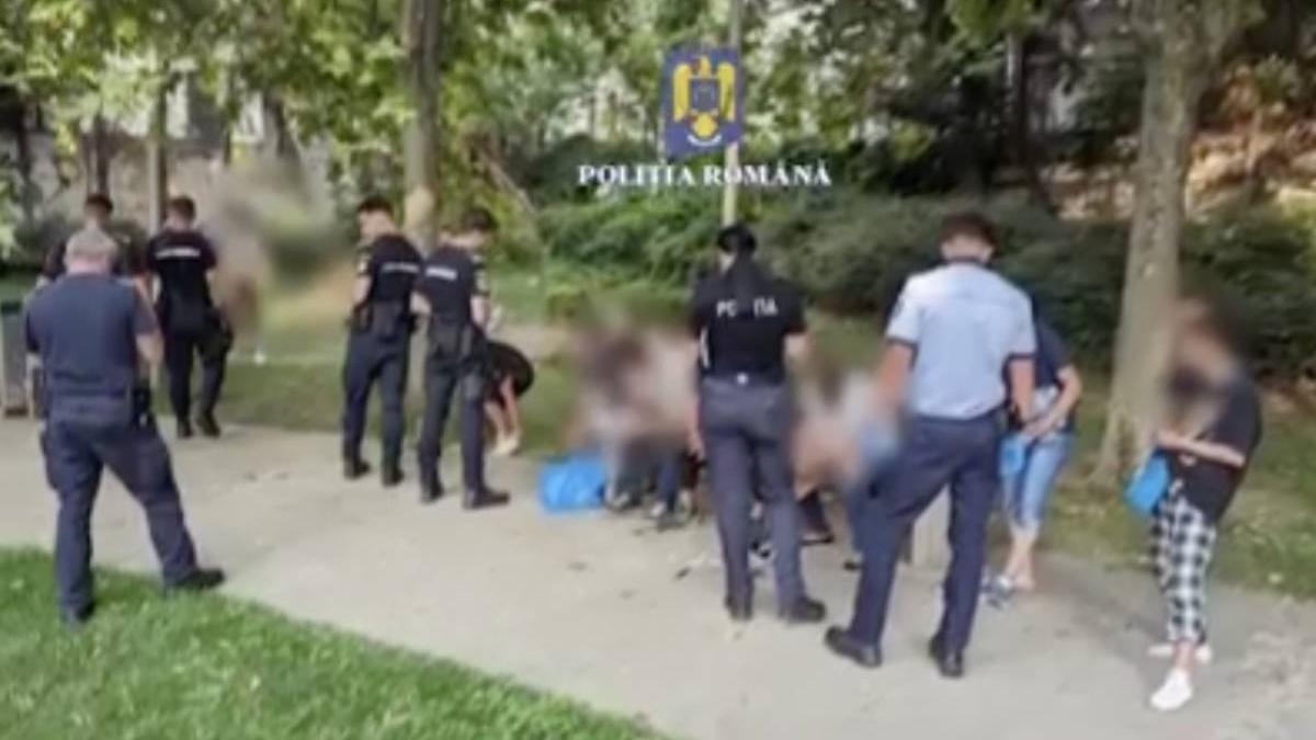 Un parc din București, transformat în loc de consumat droguri. 25 de persoane, săltate de poliție: "Este realitatea cu care ne confruntăm"