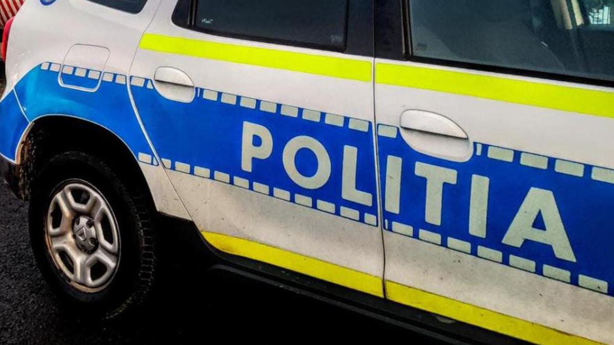 politisti retinut tanar 19 ani plimbat inarmat arme albe parc drobeta turnu severin