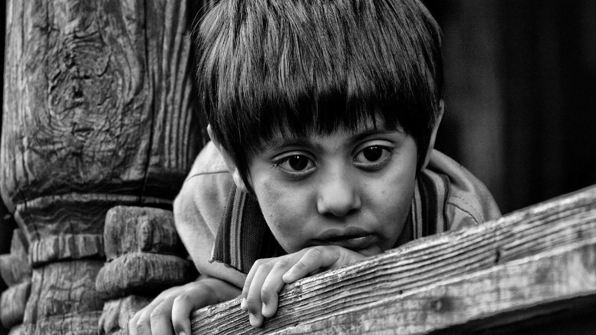 drama copil vandut de tata sa efectueze munci grele la o ferma de animale din covasna