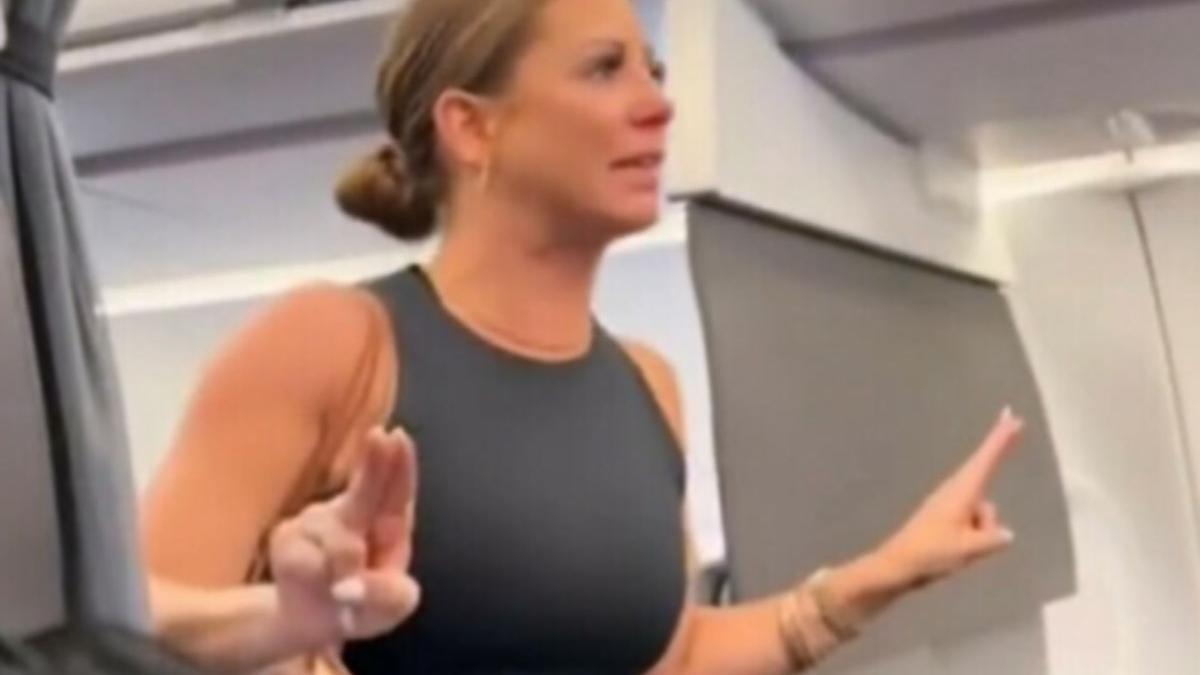 femei avion american airlines