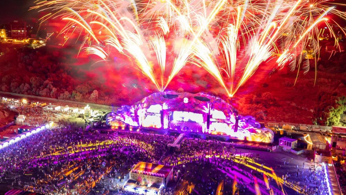 neversea voce artisti tehnologie revocalize premiera