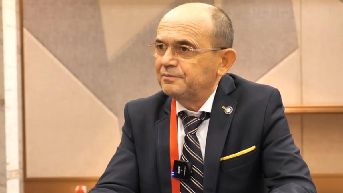 Tratarea afecţiunilor post-AVC, dezbatere între sute de neurologi. Prof. dr. Dafin Mureşanu: "Dacă l-ai luat din timp, poți să mai faci ceva"