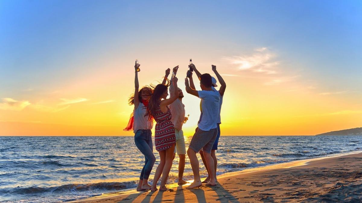 muzica tare plaja portugalia amenda turisti