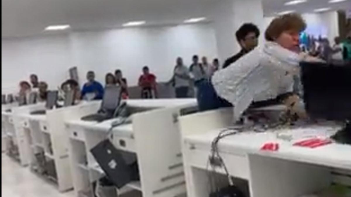 panica aeroport mexic femeie criza nervi plata bilet avion companie aeriana