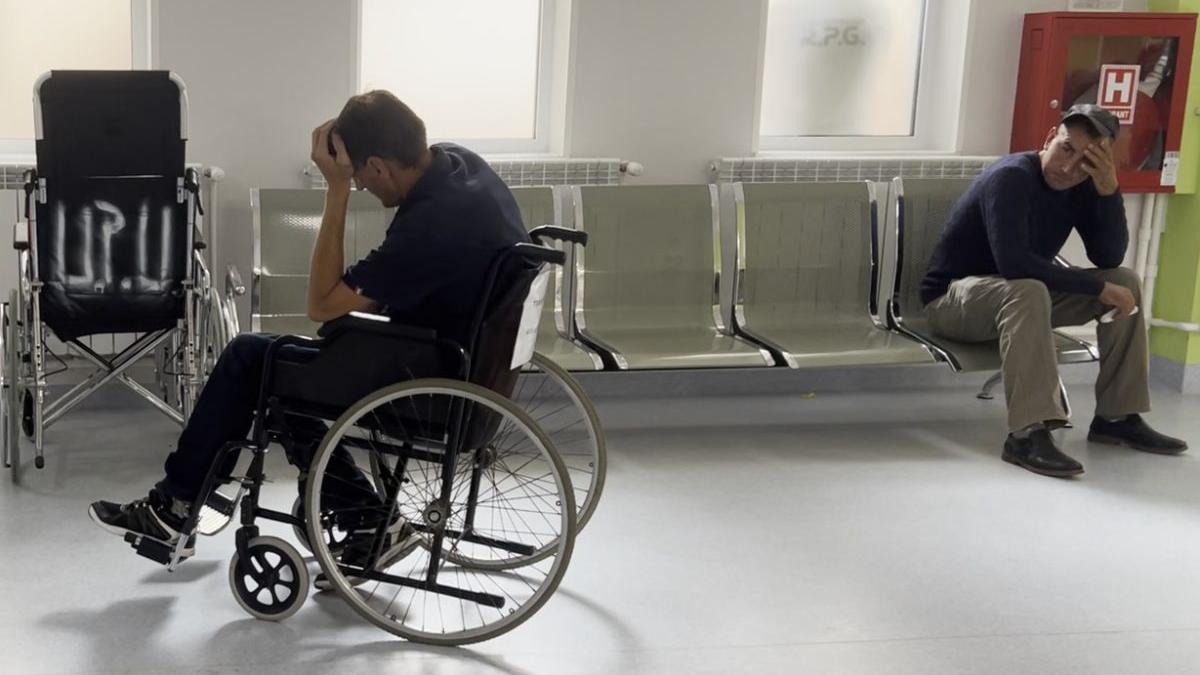 barbat botosani prieten catuse picior