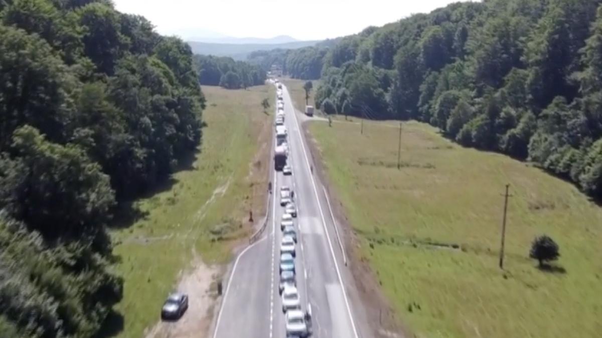 blocaj trafic drum fagaras brasov sute masini cozi kilometrice lucrari