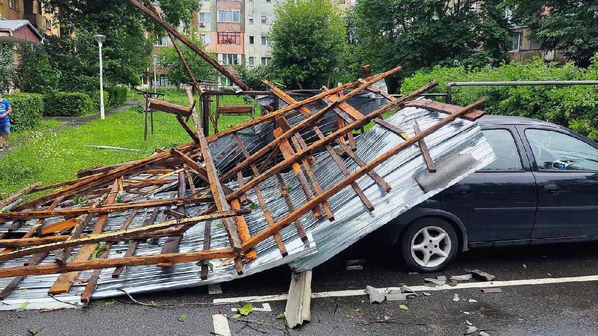 furtuna distrus acoperisurile facute fara autorizatie hunedoara