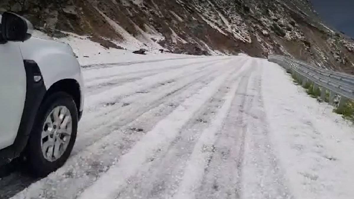 furtuna puternica masiv parang grindina pietre