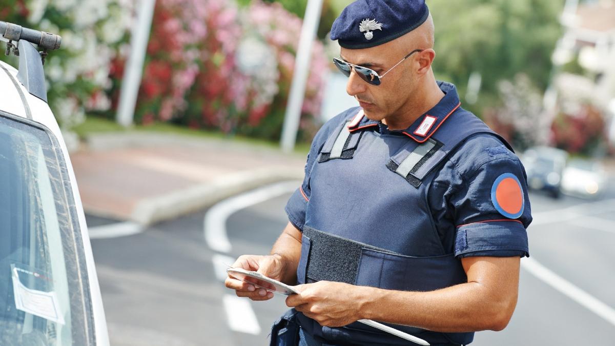 roman dat in urmarire nationala dupa ce a furat sine de tramvai de pe o strada din italia