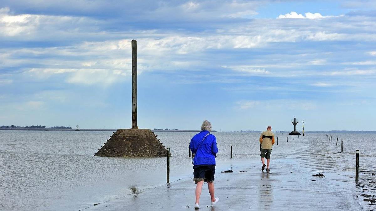 drumul care dispare sub apa de doua ori pe zi