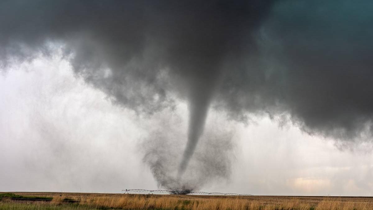 pericol tornade romania climatolog anm avertisment
