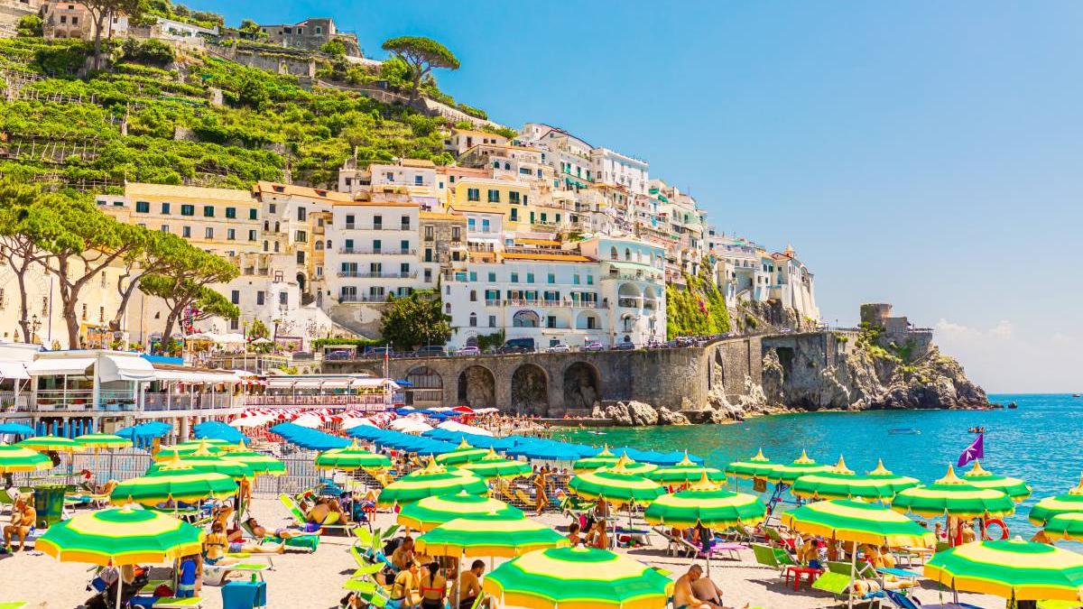 roman platit sezlong plaja italia