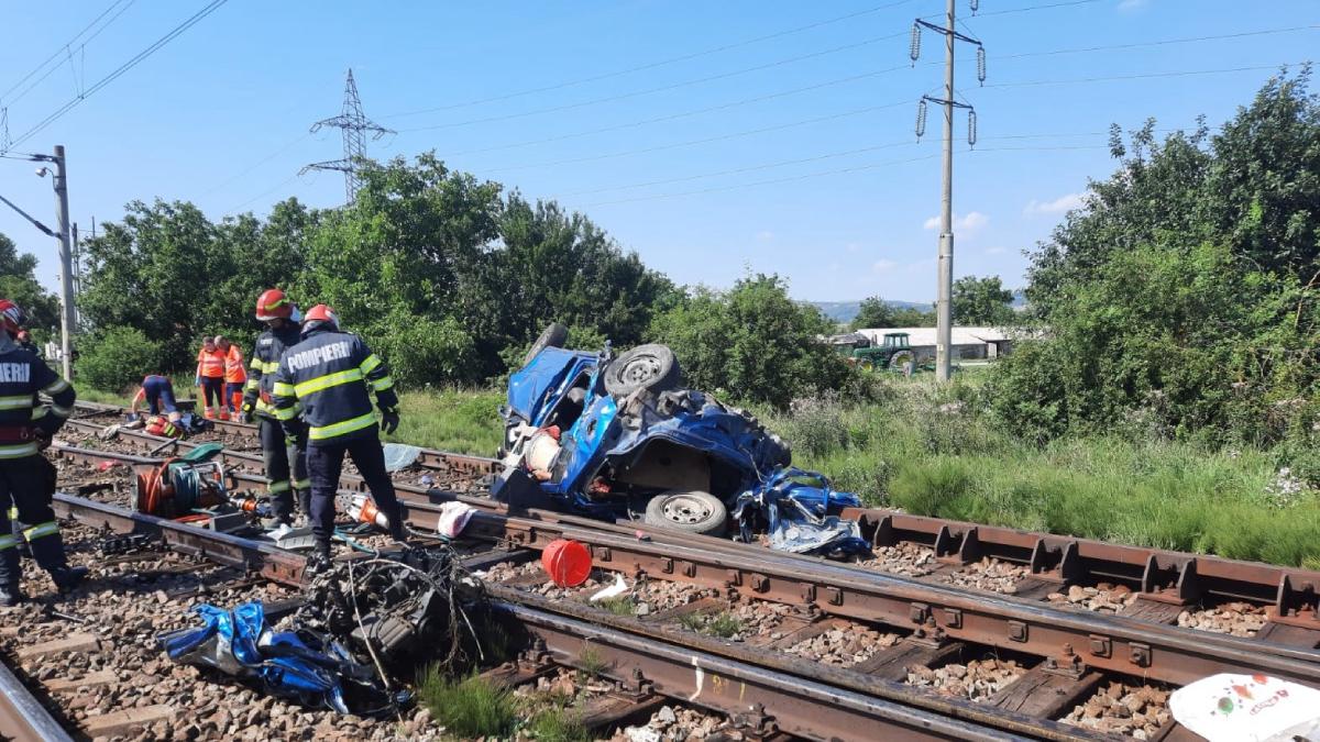 masina lovita tren calatori suceava bucuresi halta orbeni 4 victime trafic feroviar oprit