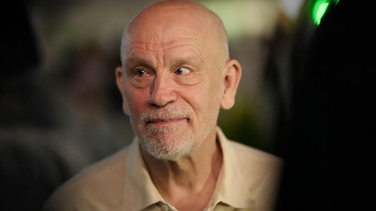 actorul john malkovich avion linie premiera teatru timisoara
