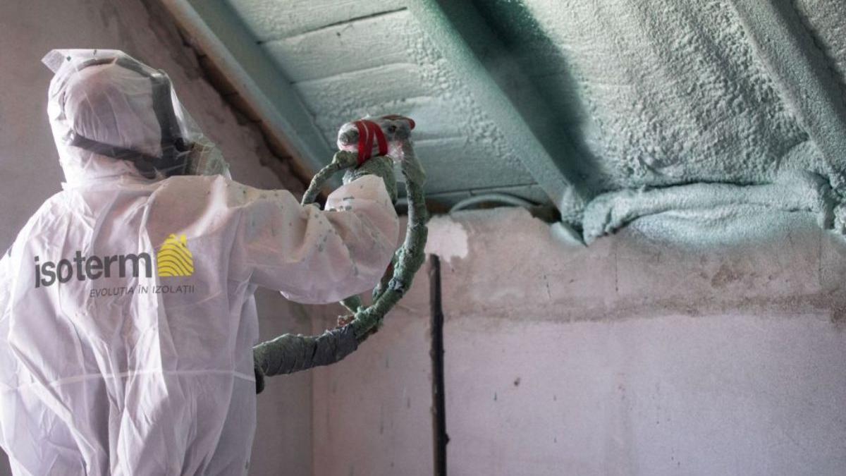 romani izolatia casei spuma poliuretanica