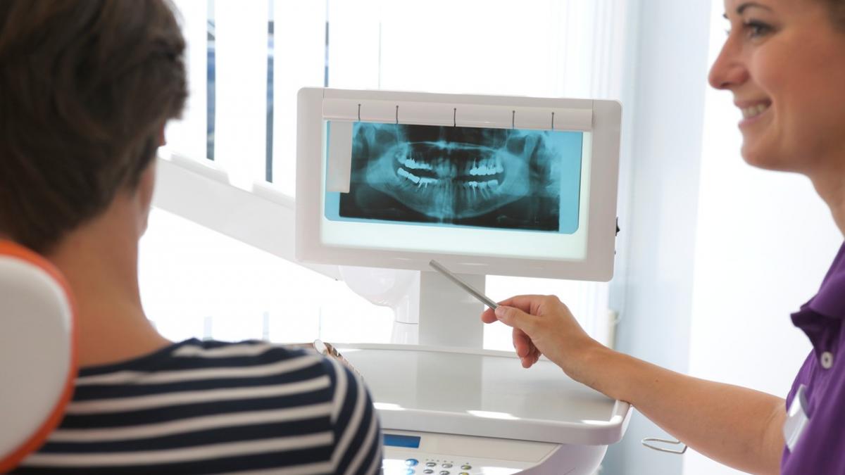 implanturi dentare cristian mina