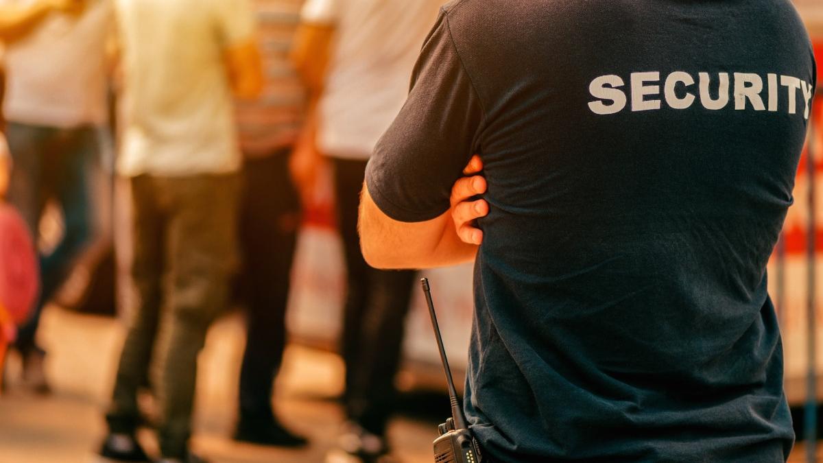 agentii unei firme de paza atacati intr o piata din sectorul 2 din bucuresti