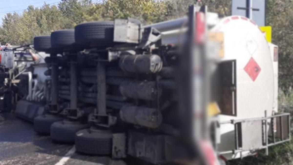 circulatie blocata punct frontiera negru voda tir rasturnat