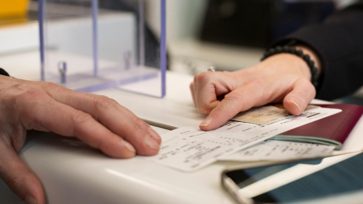 conditii calatori despagubiri zboruri anulate de companiile aeriene regulamentul uniunii europene