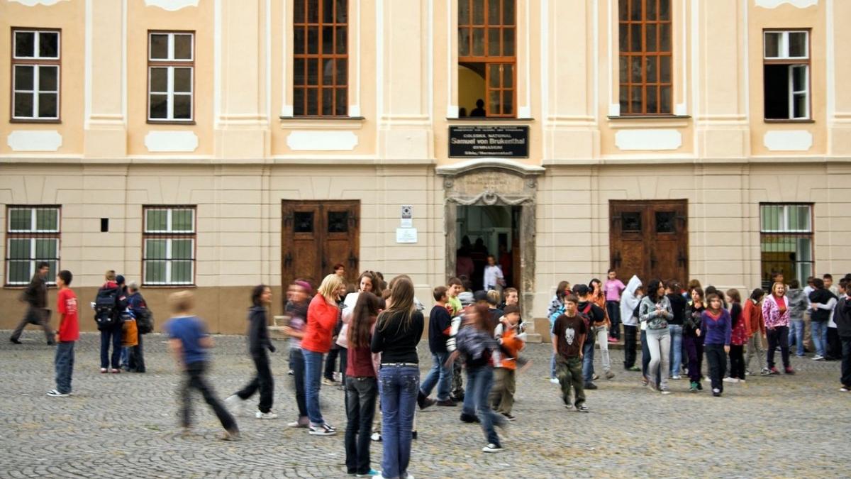 peste 5 600 scoli romania primesc bani pnrr digitalizare modernizare