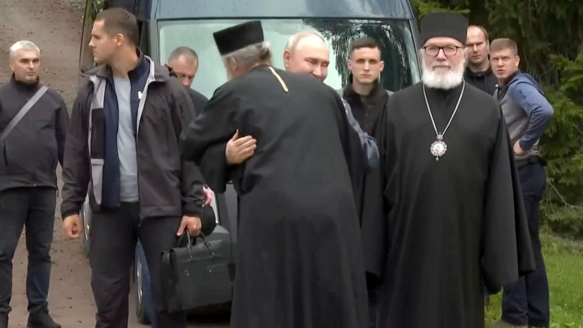 detaliu surprins camera vladimir putin manastire rusia