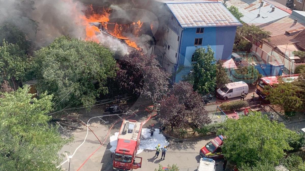 incendiu trei case bucuresti 2 persoane ranite