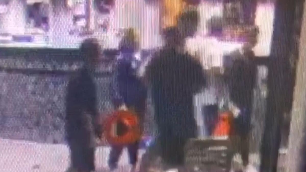 femeie iubit filmat sala jocuri dragodana dambovita batuti cinci suspecti