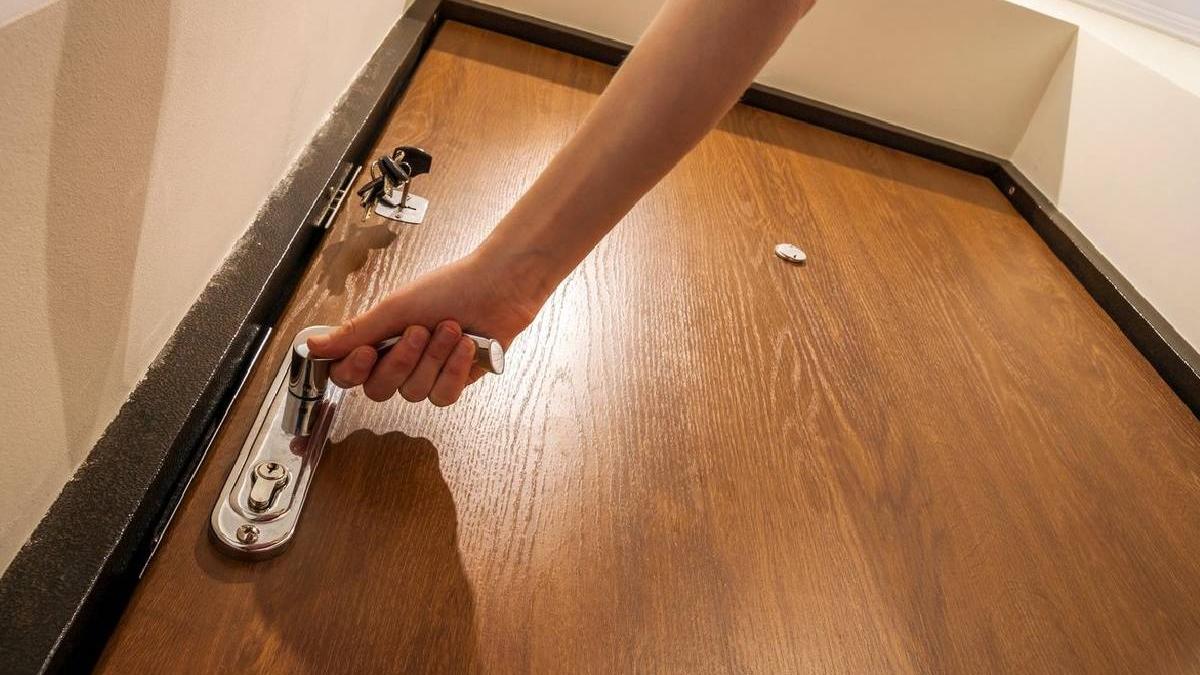 noua metoda furt locuinte semn lasat hoti clanta spargere