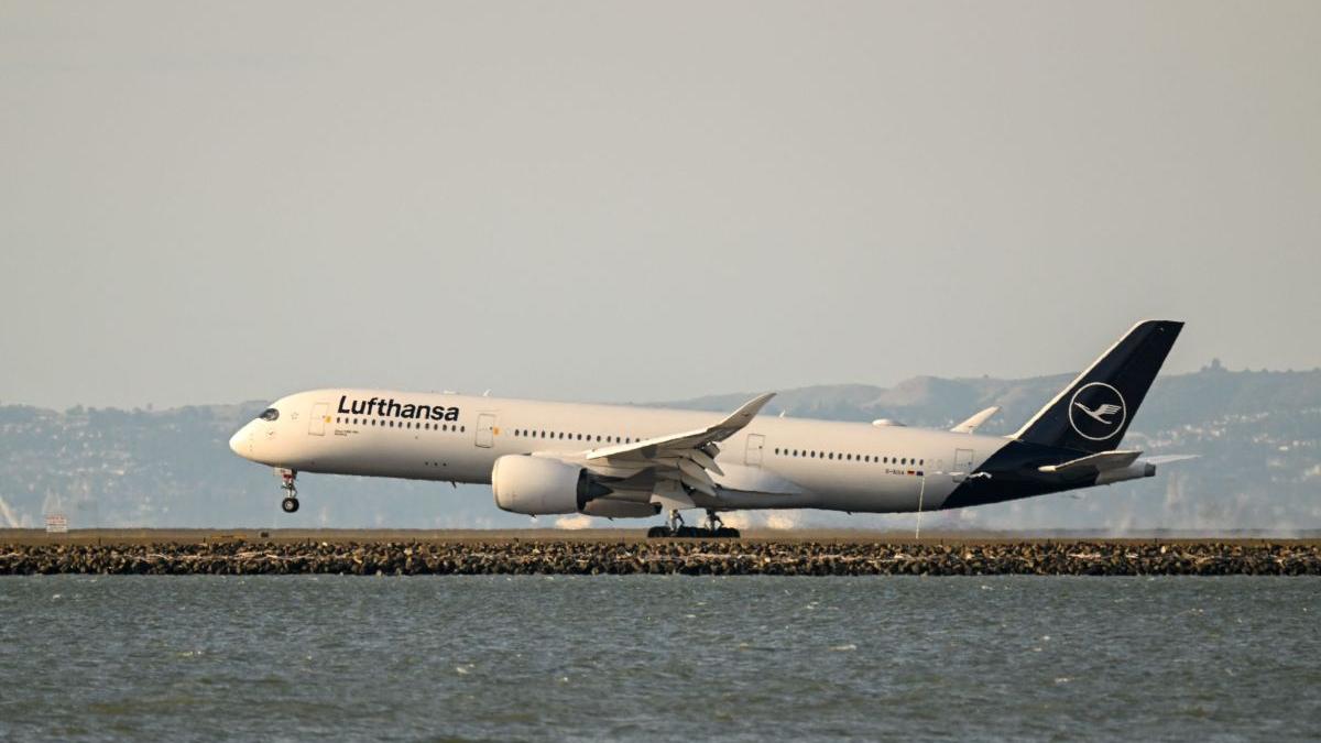 pilot zbor lufthansa mesaj pe cer interzis aterizarea explicit