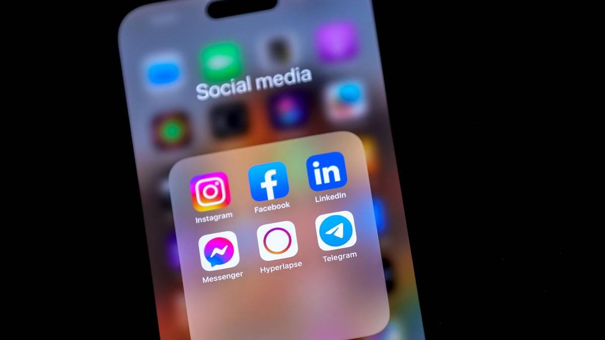 cum ne ferim ecrocherie tocmai a murit facebook