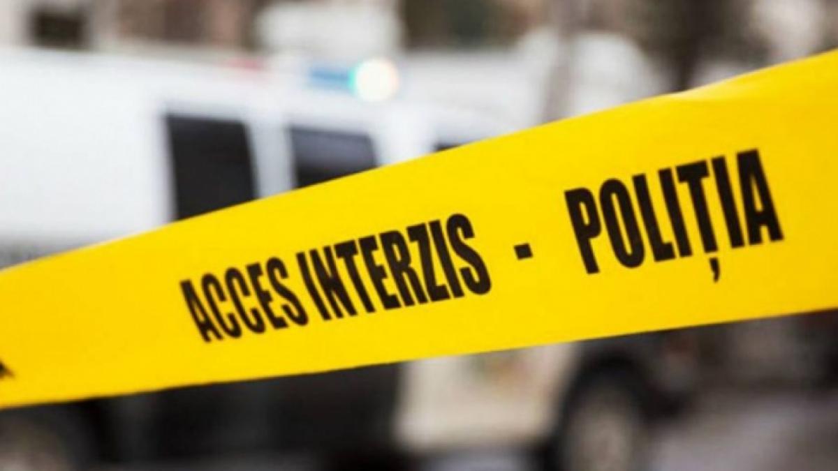 O femeie a anunțat la 112 că a găsit un cadavru învelit în scotch, într-un lan de porumb! Polițiștii au găsit altceva când au deschis coletul