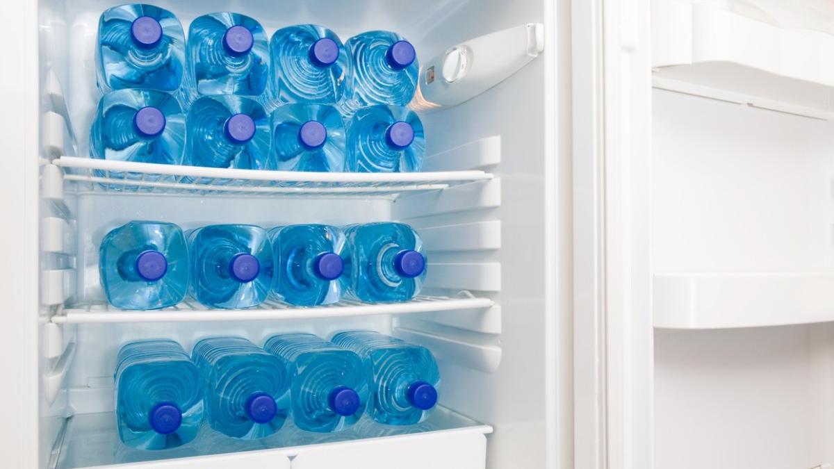 femeie 35 ani a amurit a baut 4 sticle apa 20 minute explicatia medicilor