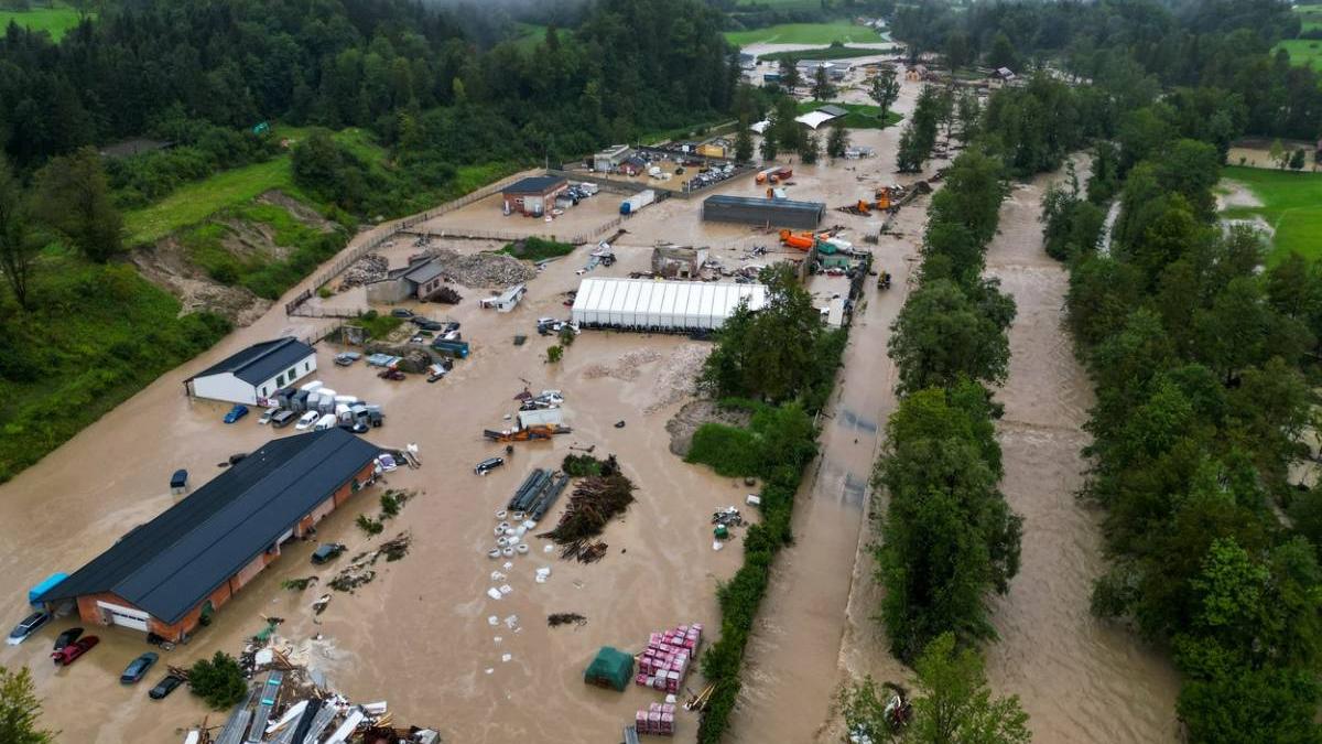 persoane decedate evacuate inundatii slovenia