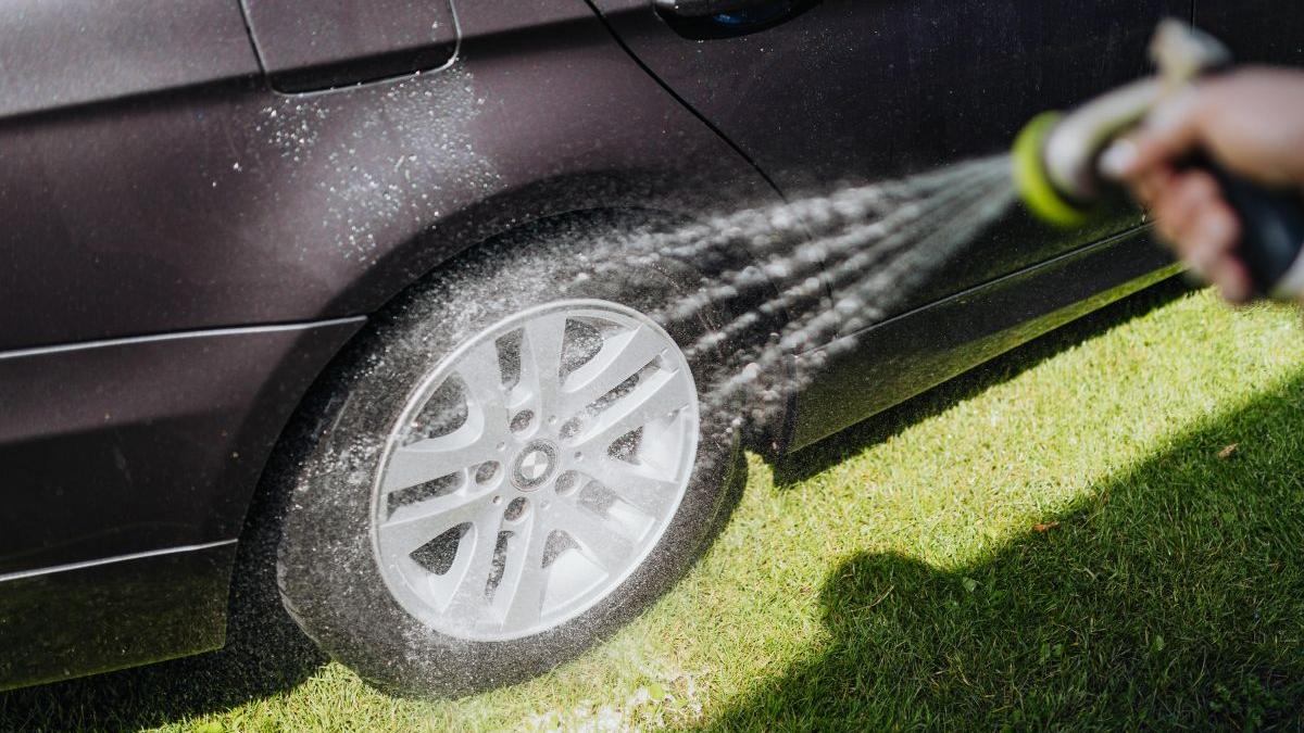 amenzi usturatoare soferi romani spala masina fata casei