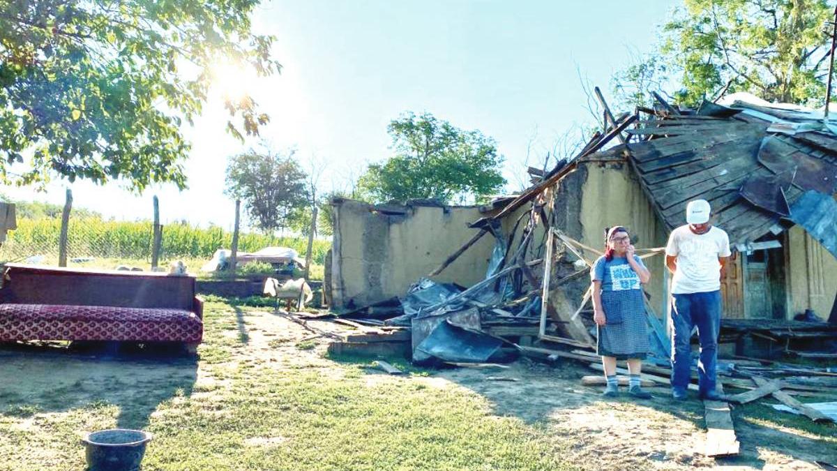 batrani fara casa acoperis distrus furtuna coroiestii de sus vaslui