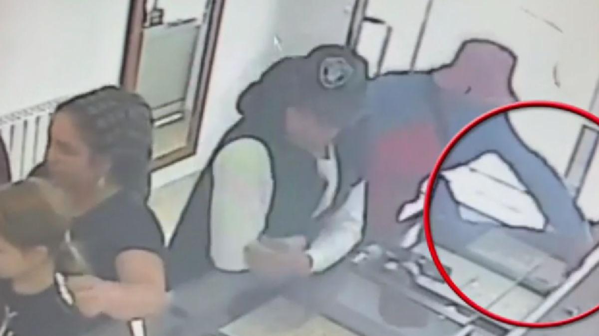 furt bijuterie magazin arad femeie insarcinata