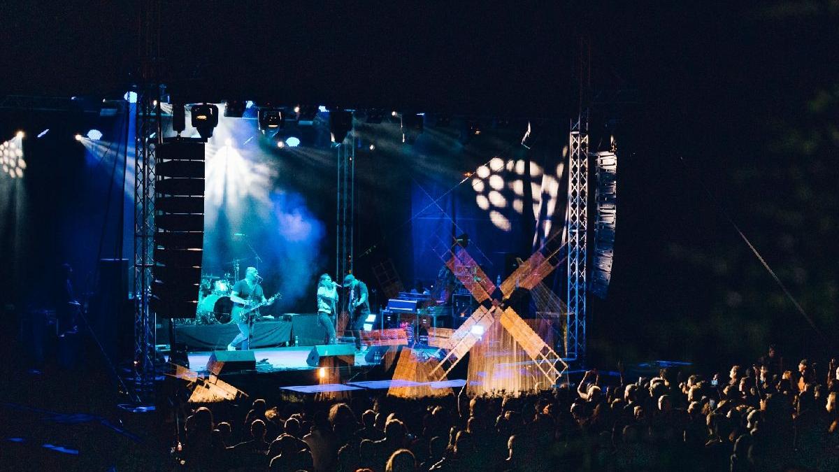 rock pe paine si targ de mestesuguri traditionale autentice in dumbrava sibiului