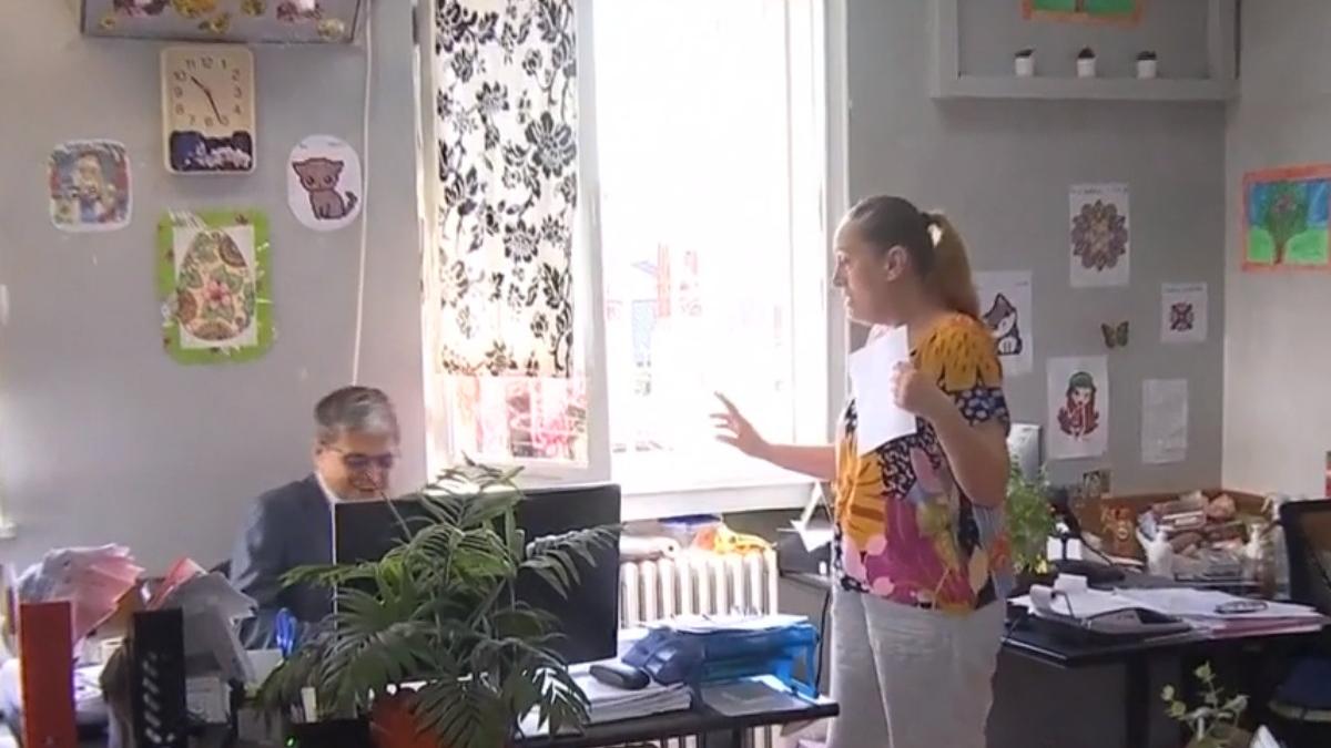 marcel bolos s a inchinat cand a vazut cum lucreaza unii angajati din finante