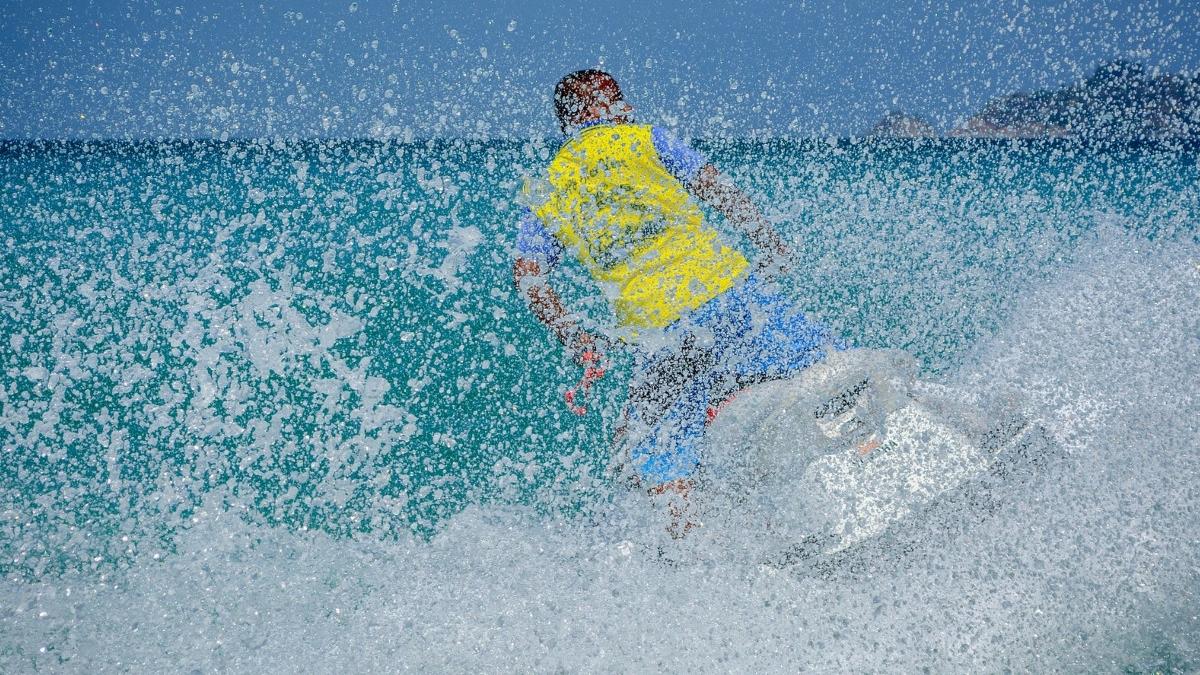 tineri spulberati jetski saltea gonflabila plaja eforie nord apel diperat mama victima