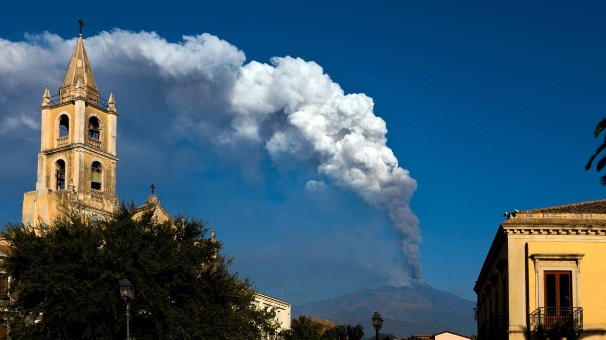 Il Ministero degli Affari Esteri avverte i rumeni in viaggio verso l’Italia a causa dell’eruzione del vulcano Etna