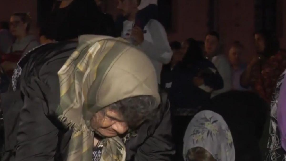 sa stiti am avut vindecare zece mii oameni inconjurat manastirea nicula pe coate in genunchi maica