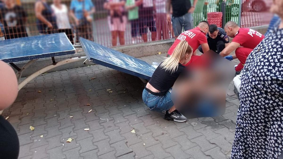 fata 12 ani ranita dupa ce s a urcat pe o masa de ping pong care s a rupt parc sector 4