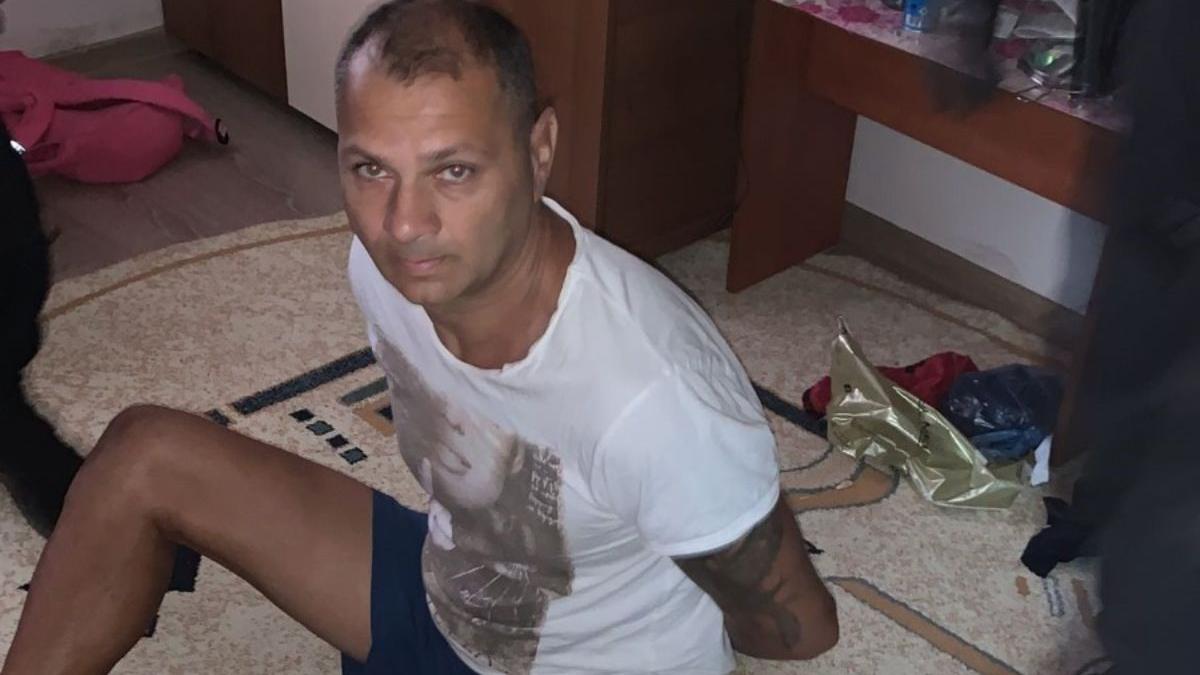 roman urmarit international austria prins politisti casa magurele ilfov