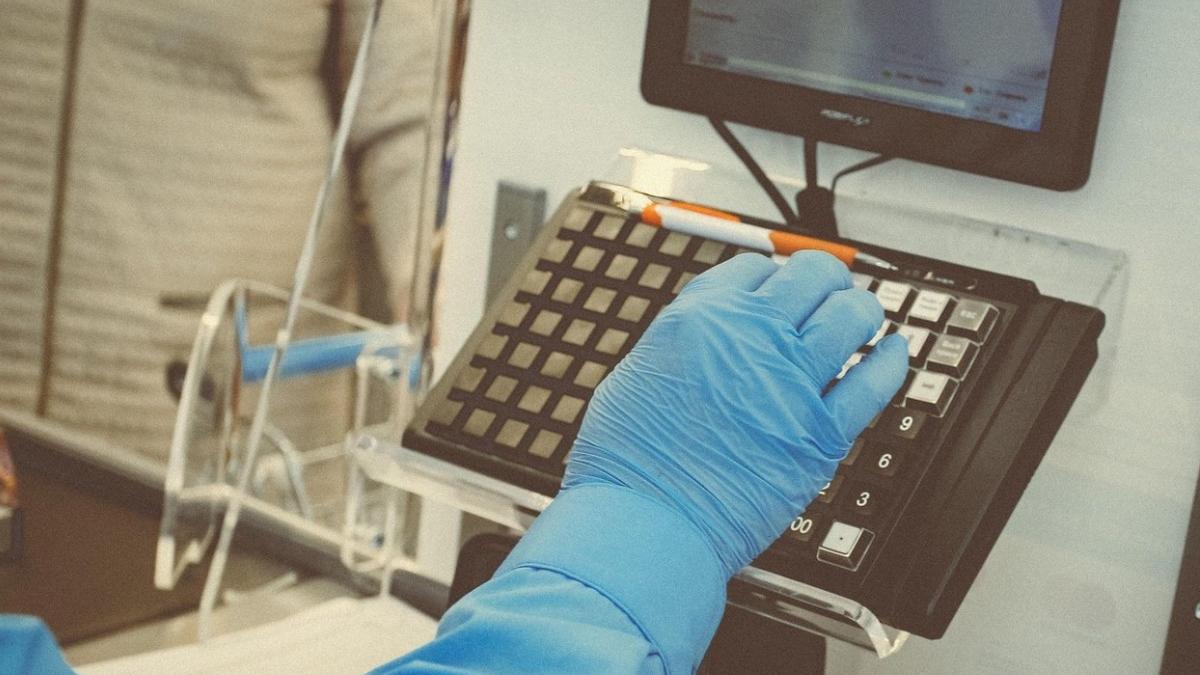 angajat lant supermarketuri furat 50 ori incasari 300 000 lei