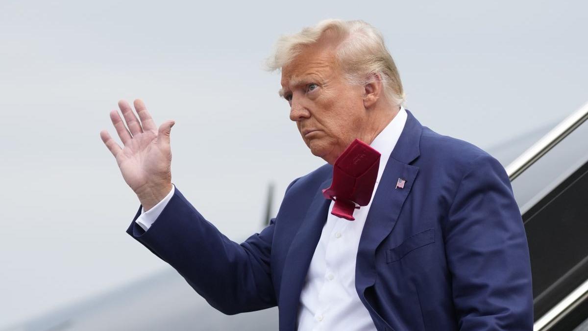 donald trump merge inchisoare penitenciar se preda fost presedinte decese suspecte