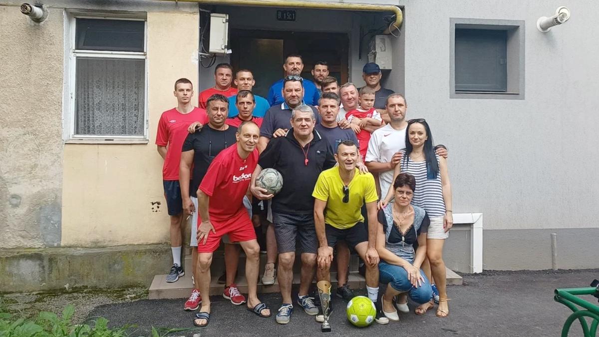 dupa zeci ani prieteni copilarie bloc targu jiu intors toate colturile lumii revedere