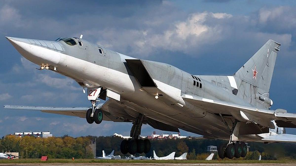 ucraineni bombardier supersonic rusesc tu 22m poze aparatul in flacari retele sociale