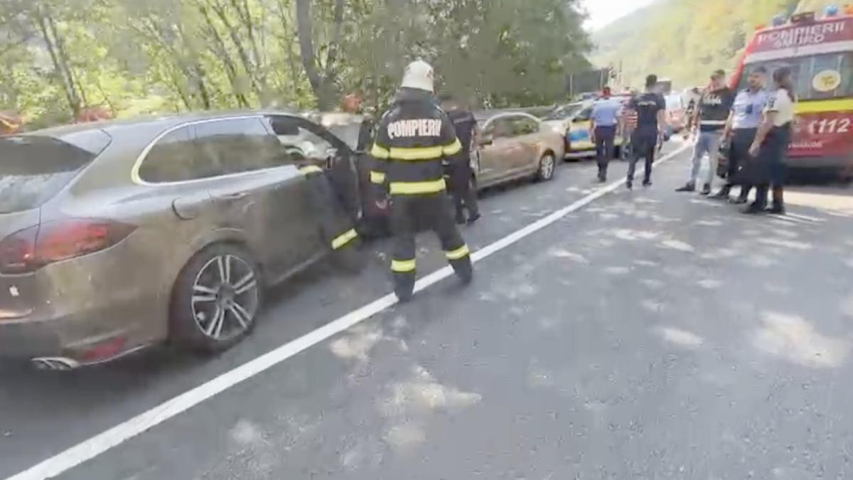 carambol 5 masini valea oltului trafic blocat complet