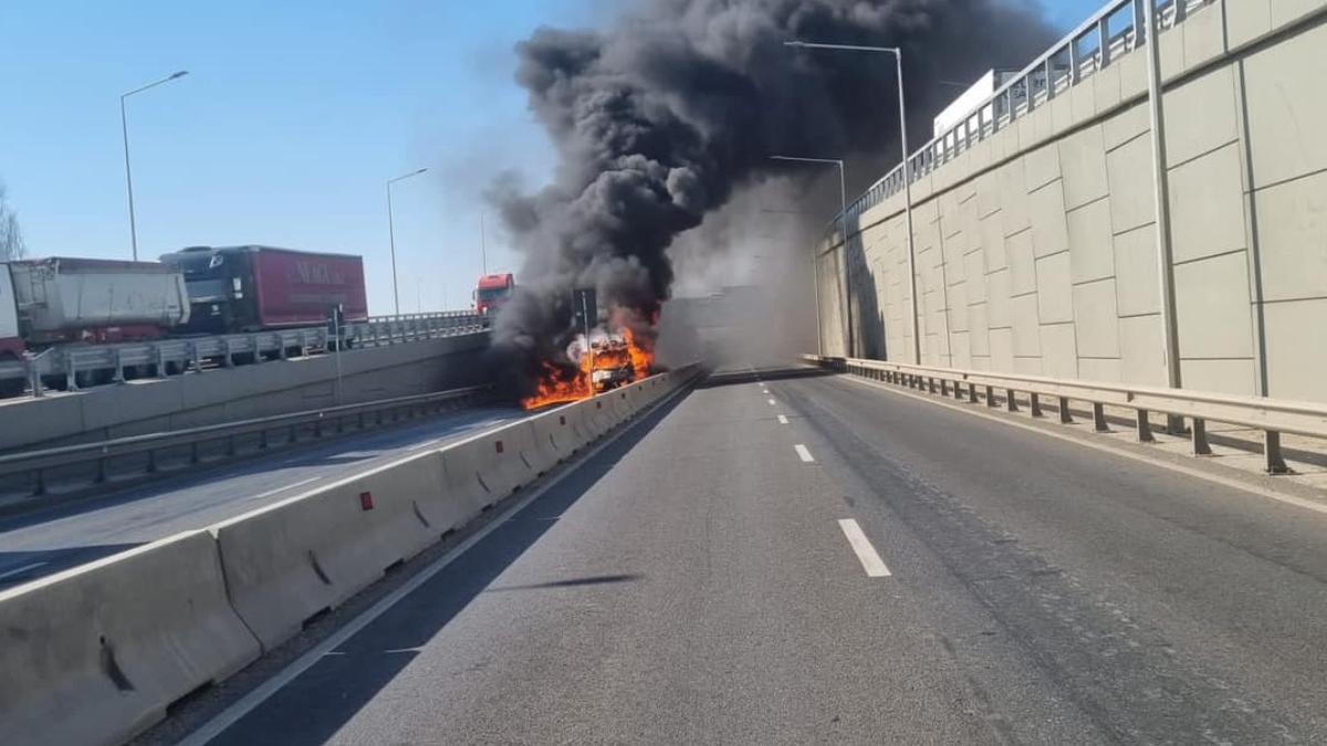 incendiu pasajul domnesti autoutilitara a luat foc in mers trafic inchis centura capitalei